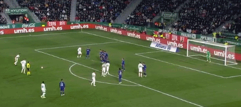 锦标赛里的“二选一”：该追求ITM进钱圈，还是追求冠军？（锦标赛中的抉择：是稳进钱圈，还是冲击冠军？）